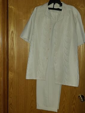 Men's Cream Short-Sleeve Shirt and Pants Set Size L